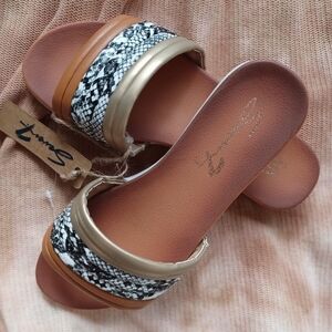 NWT Seven7 Beige Animal Print Slip On Sandals Sz 7